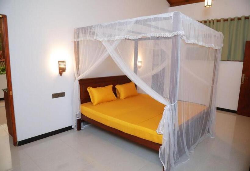 Номер Стандарт Трехместный, Araliya Pool House