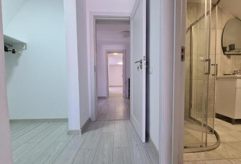 غرفة قياسية سرير كينج, Margareta S House