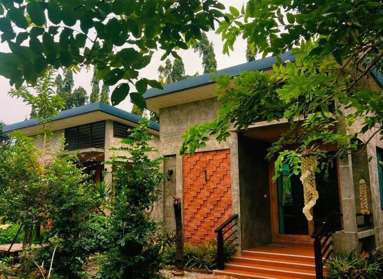 스탠다드 룸 킹사이즈 침대, Baan Pak Arom Resort Chanthaburi