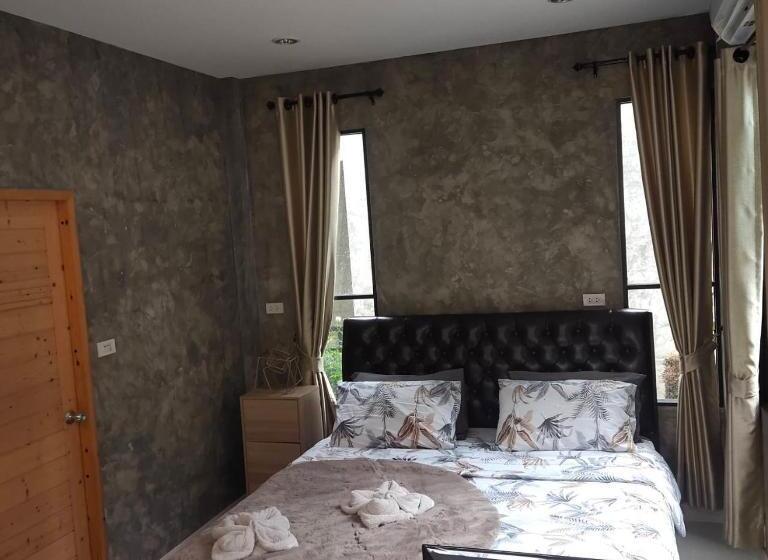 스탠다드 룸 킹사이즈 침대, Baan Pak Arom Resort Chanthaburi