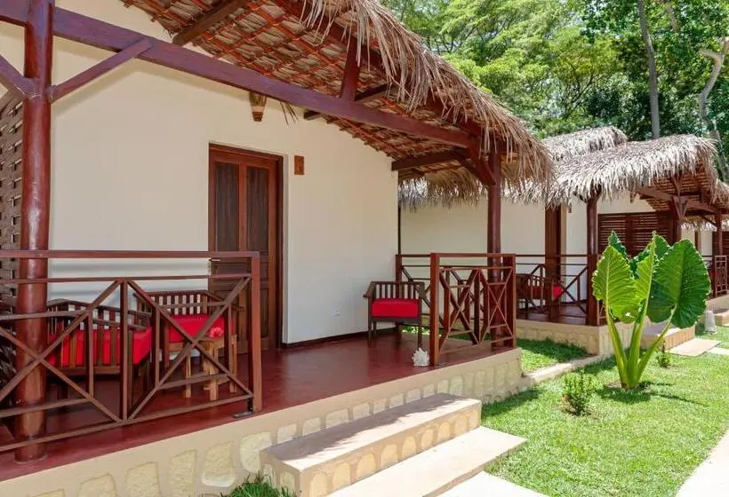 اتاق استاندارد با چشم‌انداز استخر, Blue Sky Resort