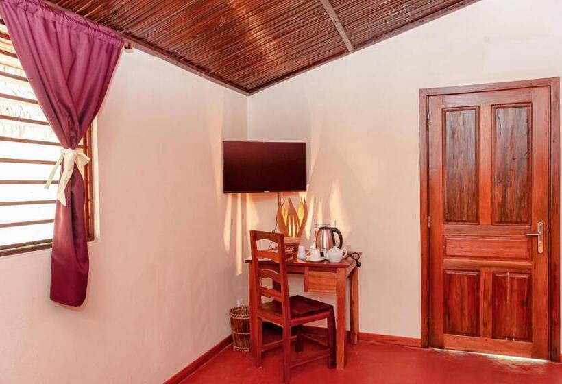 اتاق استاندارد سه تخته با چشمانداز استخر, Blue Sky Resort