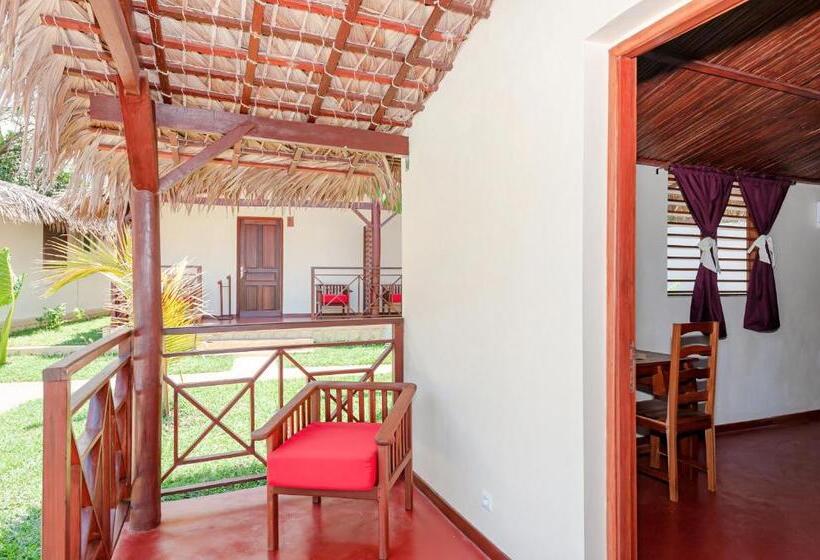 اتاق استاندارد با چشمانداز استخر, Blue Sky Resort