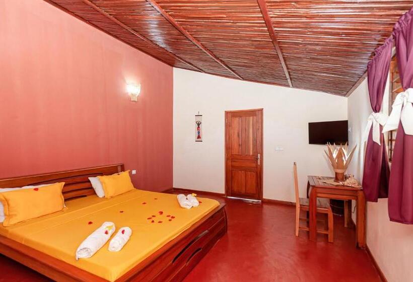 اتاق استاندارد با چشمانداز استخر, Blue Sky Resort