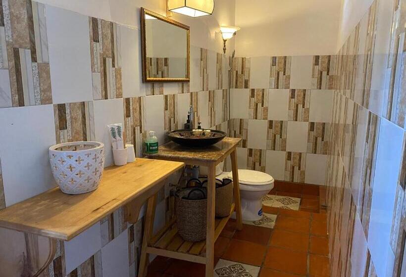 اتاق استاندارد, Bình An Village