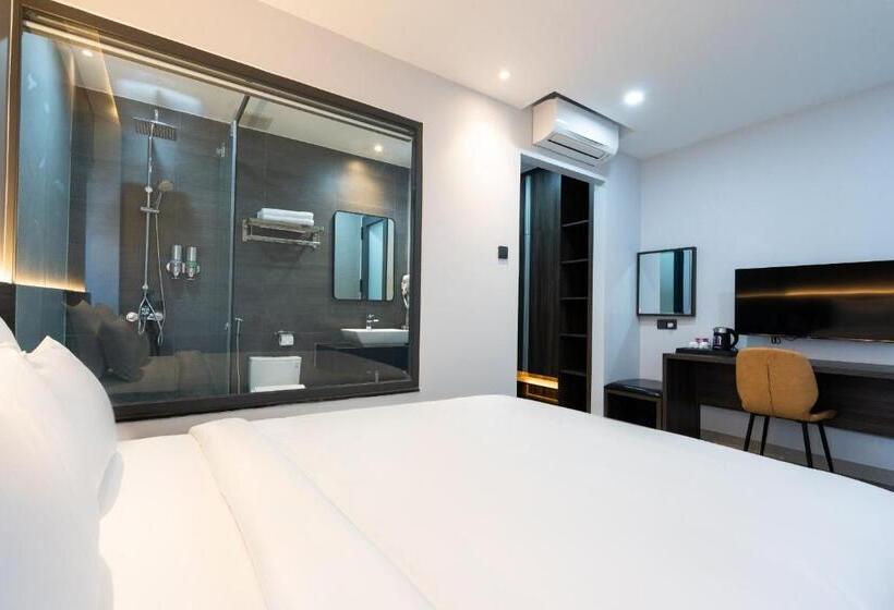 اتاق استاندارد, Cát Anh