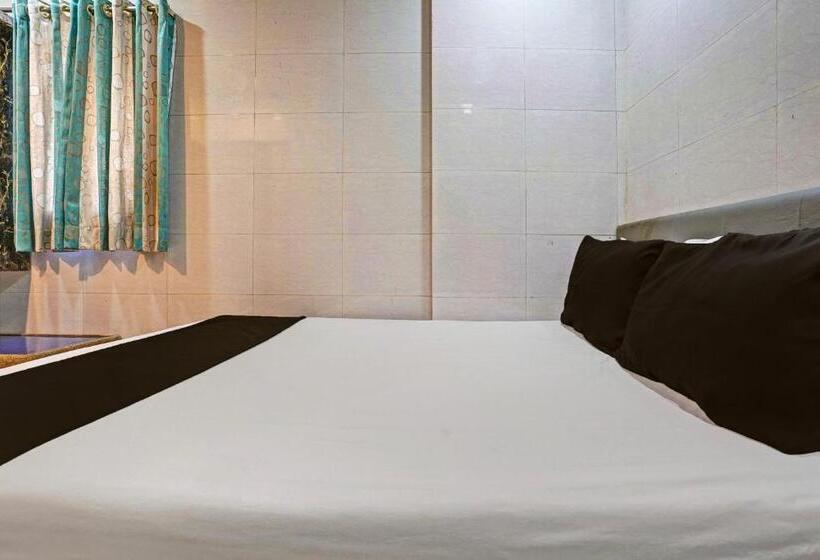 Chambre Triple Classique, Taj Lodging