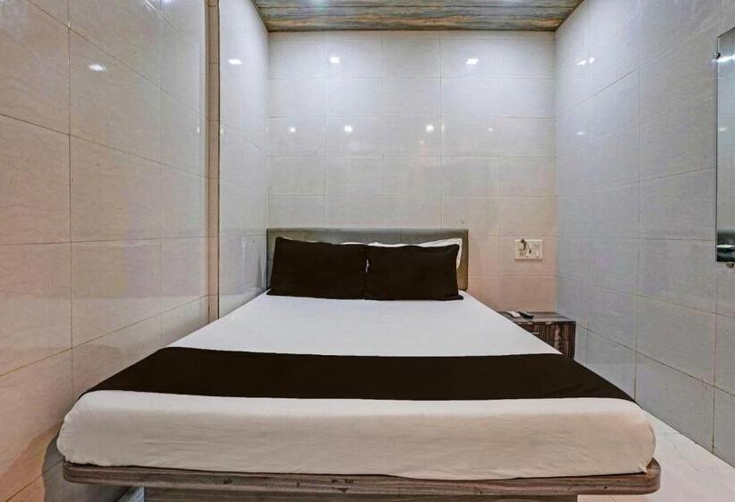 Chambre Triple Classique, Taj Lodging