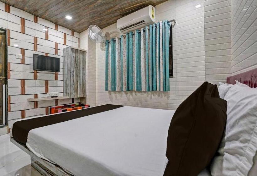 Chambre Triple Classique, Taj Lodging