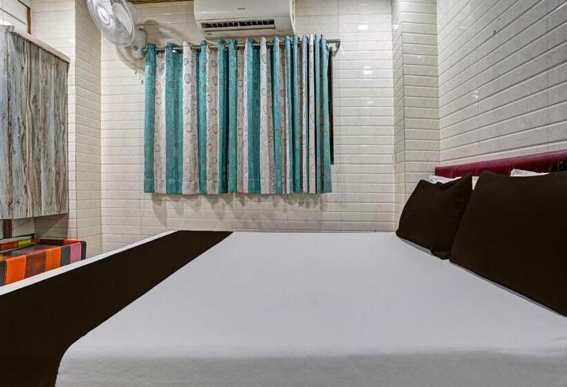 Chambre Triple Classique, Taj Lodging