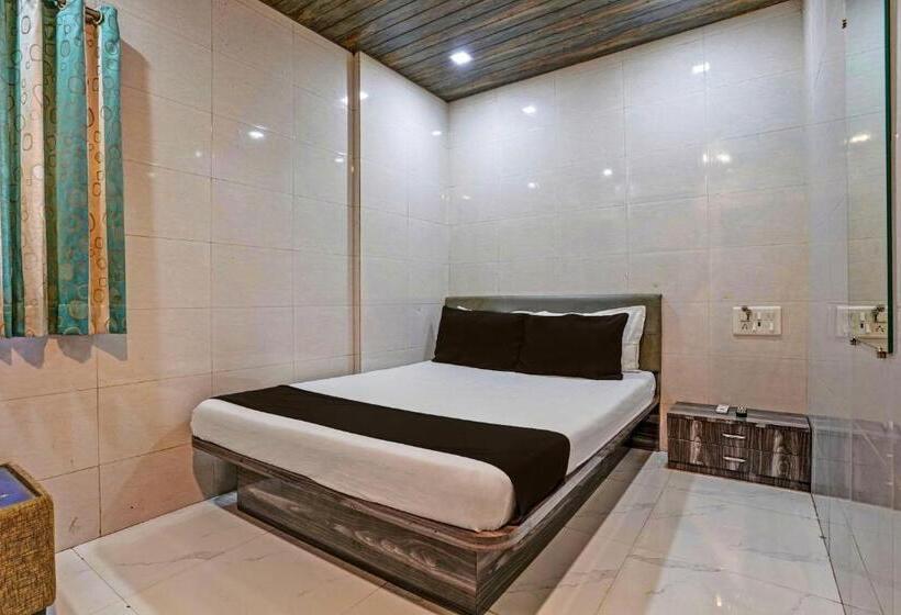 Chambre Triple Classique, Taj Lodging