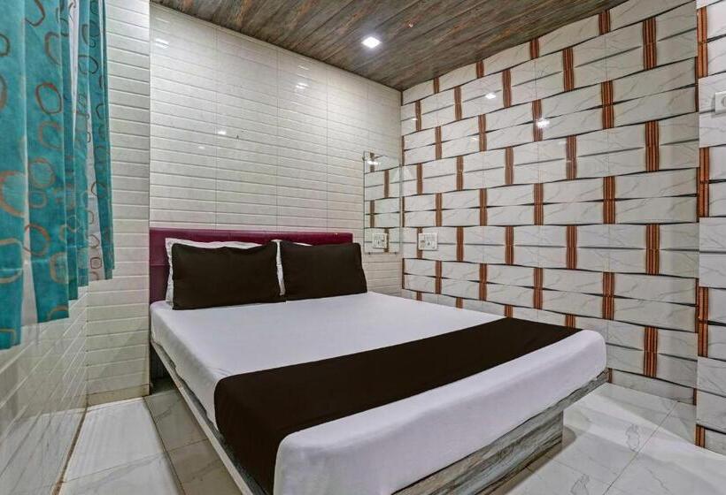 Chambre Triple Classique, Taj Lodging