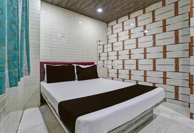 Chambre Triple Classique, Taj Lodging