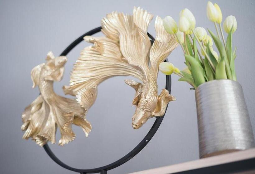 패밀리 룸, Tulip