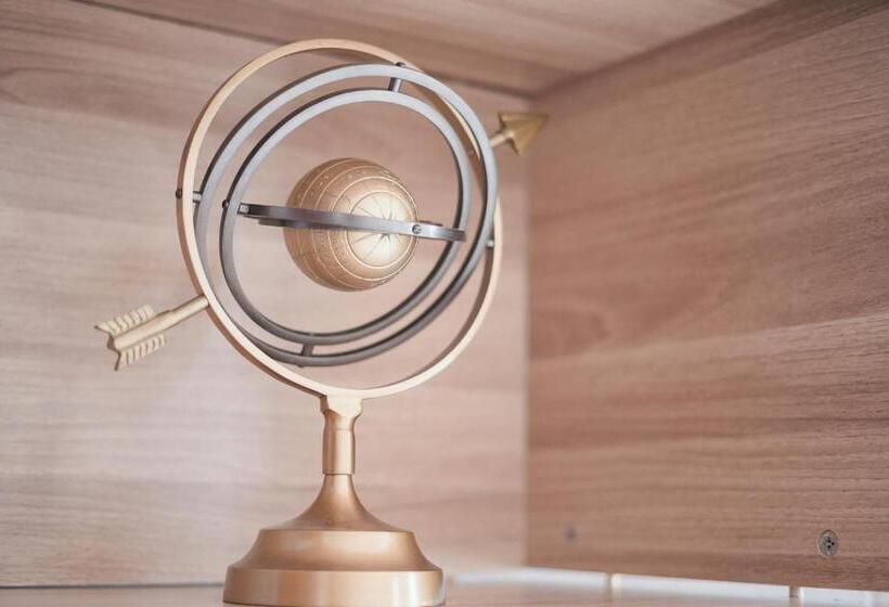 جناح سرير كينج, Tulip