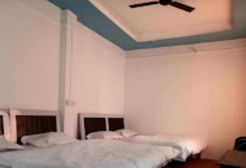 Номер Стандарт Трехместный, White House Resort, Ukhimath