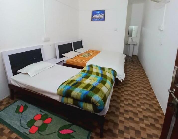 四人标准间, White House Resort, Ukhimath