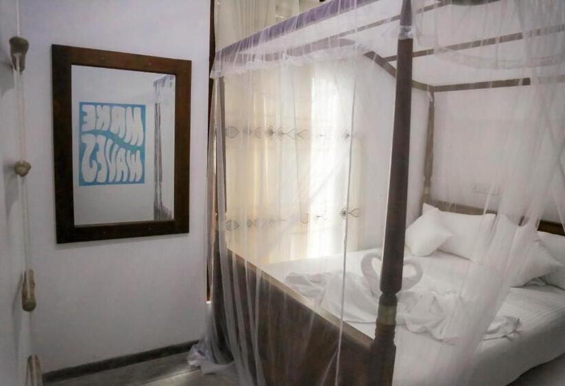 חדר דלוקס, Coast Line