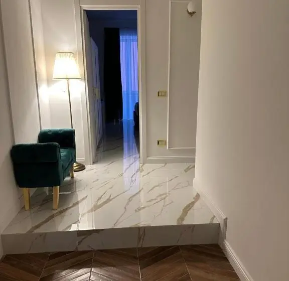 اتاق اکونومی, Depandance Vania Napoli