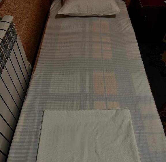 سرير فى غرفة مشتركه, Karakalpak Travel