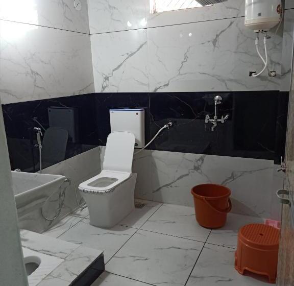 חדר משפחתי, Shree Shiv Tara Guest House