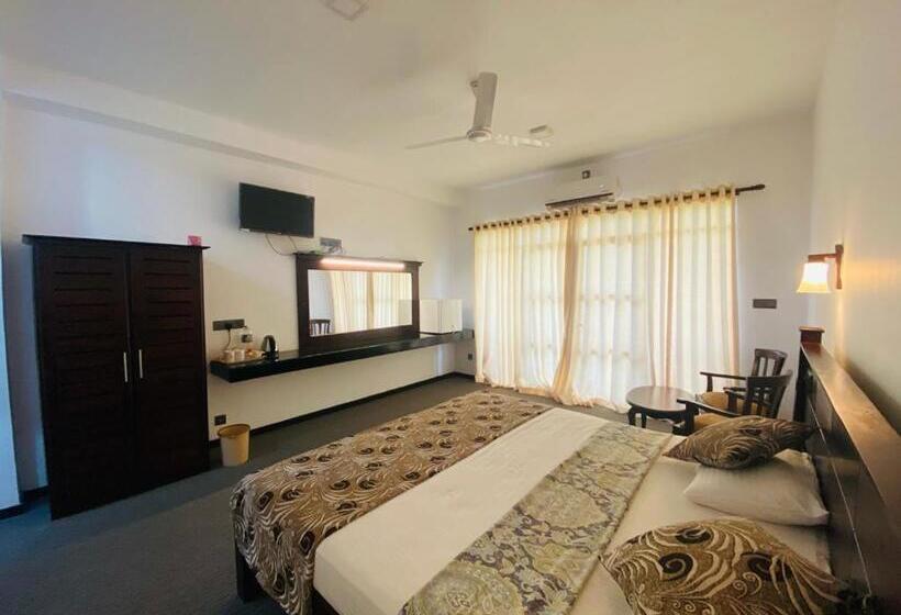 디럭스 룸, River Park Hotel   Hikkaduwa