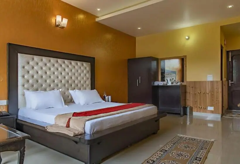 キングサイズベッドのスーペリアルーム, Rudra Hotel And Resort ! New ! Mountain ! Kasauli