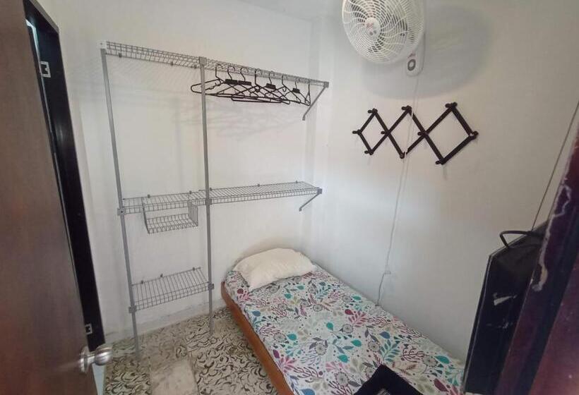 Basic Yhden Hengen Huone, Casa Tamarindo