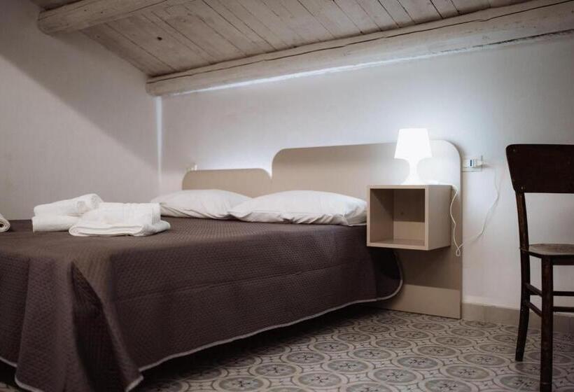 غرفة قياسية مزوَّدة بتراس, Brezza