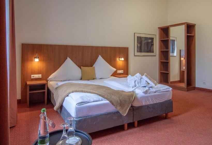 Quarto Deluxe, Das Kleine Amts