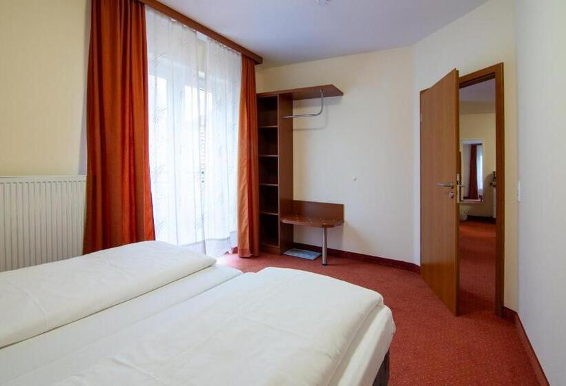 Quarto Quádruplo Deluxe, Das Kleine Amts