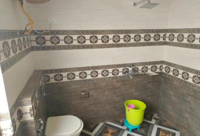 اتاق لوکس با بالکن, Elegance Retreat Manali Luxury Boutique Stay