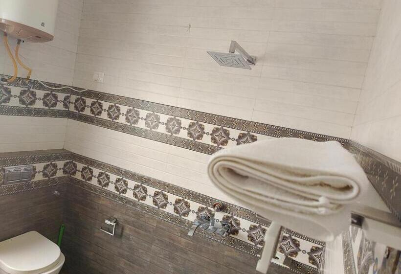 اتاق لوکس با بالکن, Elegance Retreat Manali Luxury Boutique Stay