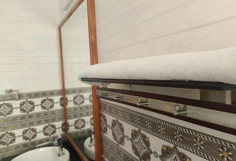 اتاق لوکس با بالکن, Elegance Retreat Manali Luxury Boutique Stay