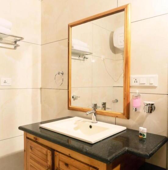 اتاق استاندارد با تخت بزرگ, Elegance Retreat Manali Luxury Boutique Stay