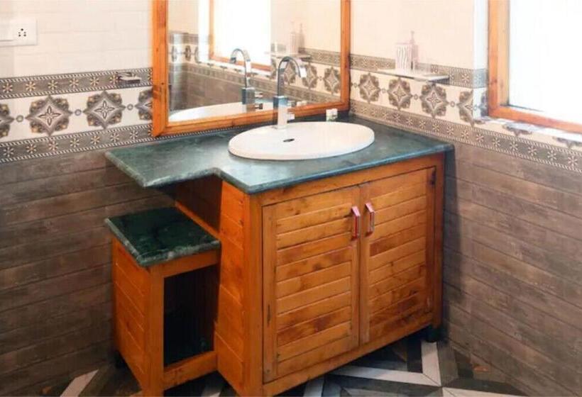 اتاق لوکس با بالکن, Elegance Retreat Manali Luxury Boutique Stay