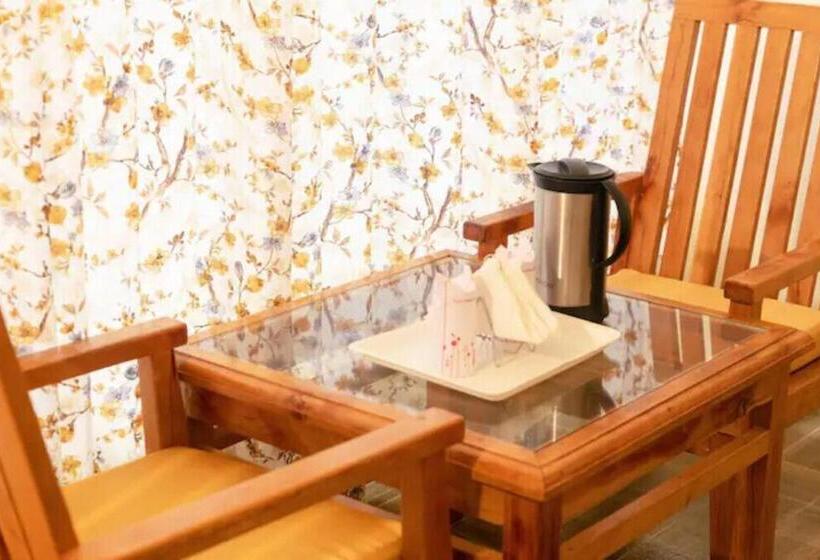 اتاق لوکس با بالکن, Elegance Retreat Manali Luxury Boutique Stay