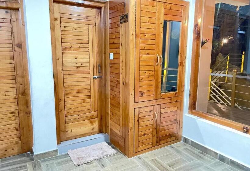 اتاق لوکس با بالکن, Elegance Retreat Manali Luxury Boutique Stay