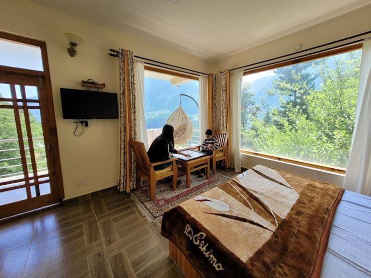اتاق لوکس با بالکن, Elegance Retreat Manali Luxury Boutique Stay