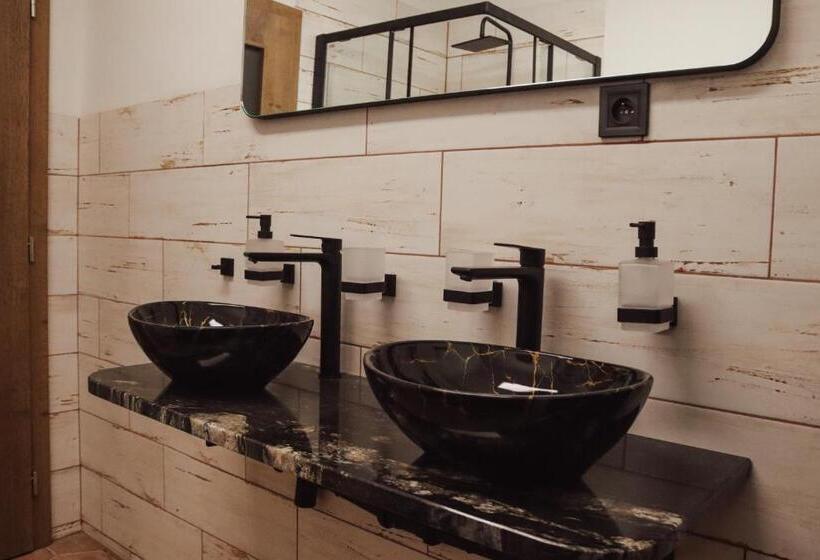 شقة غرفة واحدة, Iq Apartments