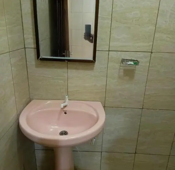 اتاق استاندارد یک نفره, Oasis Hotel And Guest House. Voi