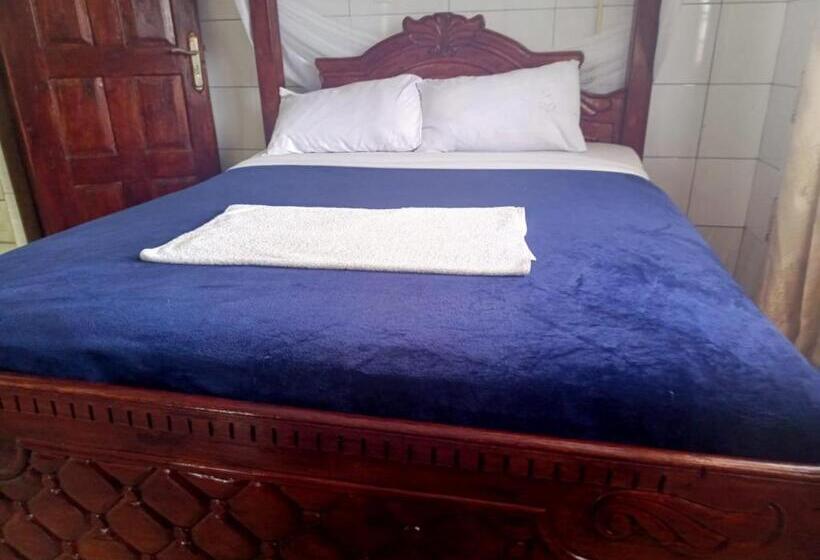 اتاق راحتی سه تخته, Oasis Hotel And Guest House. Voi