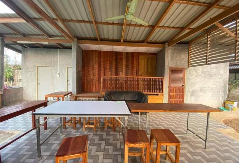 Habitación Cuádruple Estándar, เฮือนริมทุ่งมีแสน