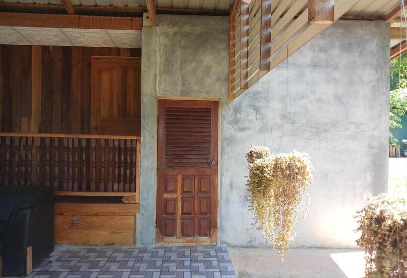 Habitación Cuádruple Estándar, เฮือนริมทุ่งมีแสน