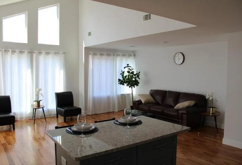 اتاق لوکس خانوادگی, Cozy & Deluxe Apartment   Ez Access To Nyc