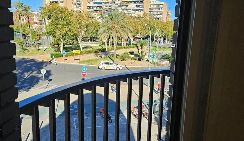 اتاق استاندارد چهارنفره با بالکن, Hostal Nervion