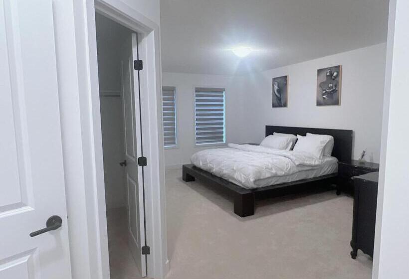 Deluxe Suite King Bed, Light House