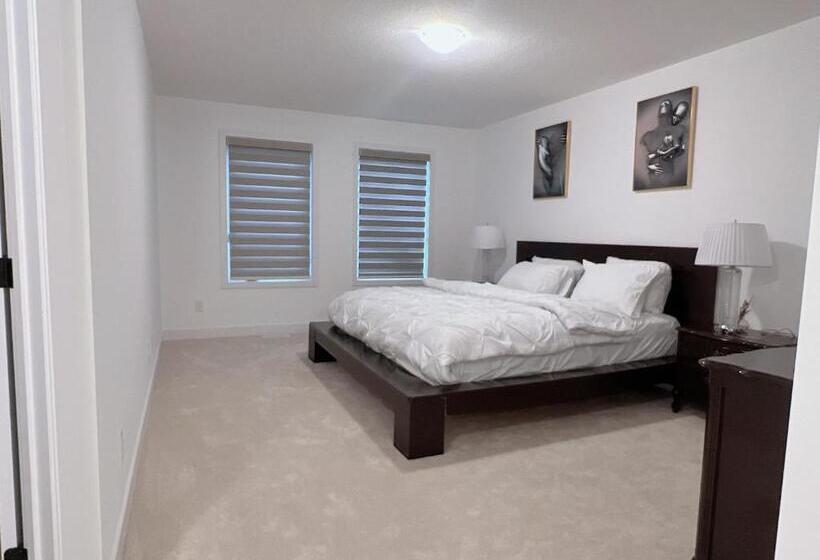 Deluxe Suite King Bed, Light House