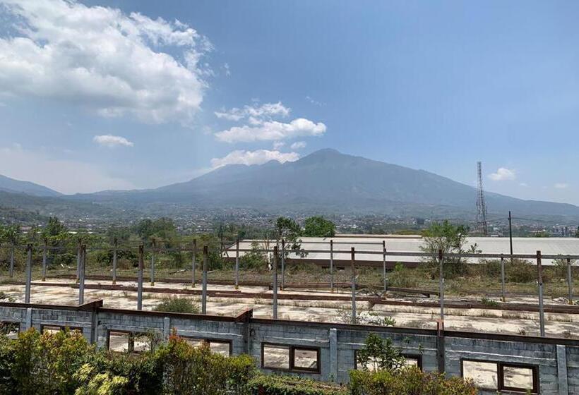 Номер Стандарт, Twospaces Living At Panorama Eco Stay, Batu Malang