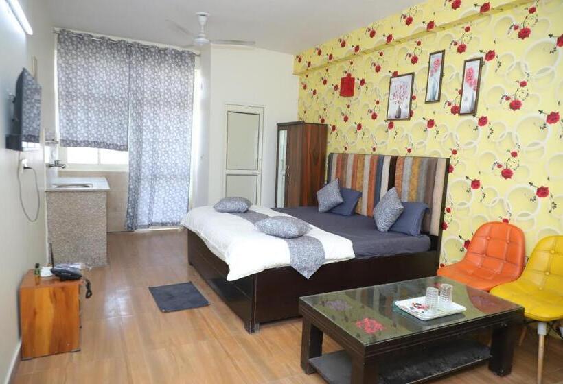 Deluxe-huone, Royal Choice Noida Sector 101